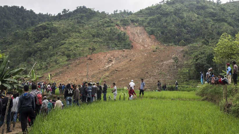 Korban Tewas akibat Tanah Longsor di Sukabumi 9 Orang - Bagian 4