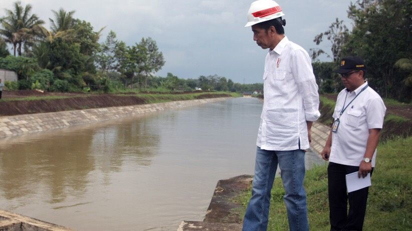 Presiden Jokowi Cek Rehabilitasi Irigasi Sungai Lodoyo Blitar - Bagian 1