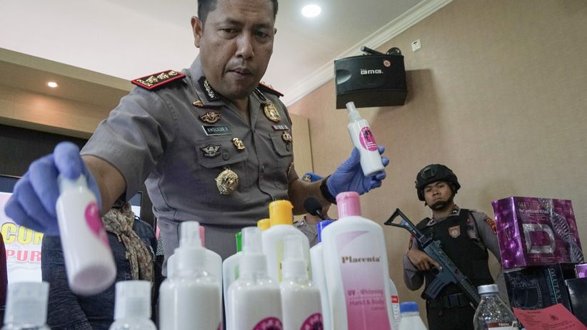 Polisi Bongkar Praktik Klinik Kecantikan Ilegal Jual Kosmetik Oplosan - Bagian 1