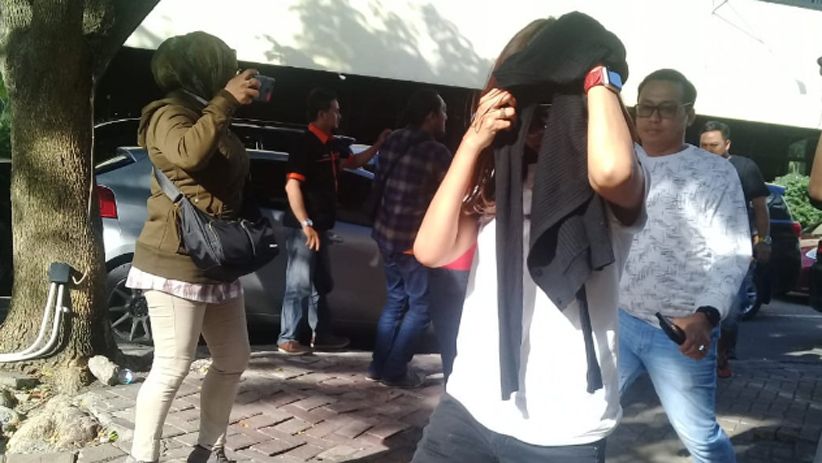 Foto-Foto 2 Artis Terlibat Prostitusi Online Ditangkap Polisi di Surabaya - Bagian 3