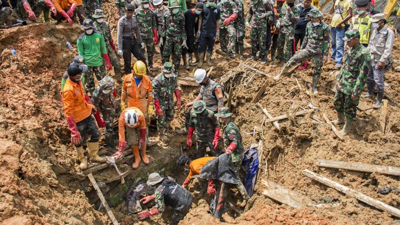 Tim SAR Temukan 6 Jenazah Korban Longsor Sukabumi - Bagian 2