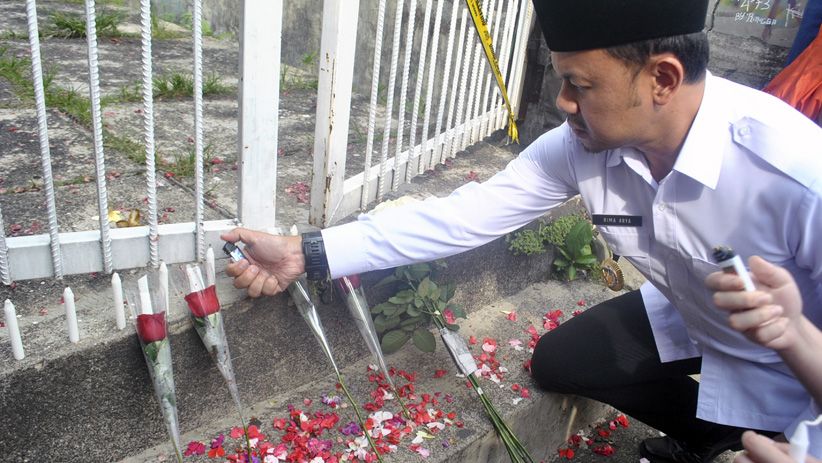 Bima Arya Ikut Tabur Bunga di Lokasi Penusukan Siswi SMK Baranangsiang - Bagian 1