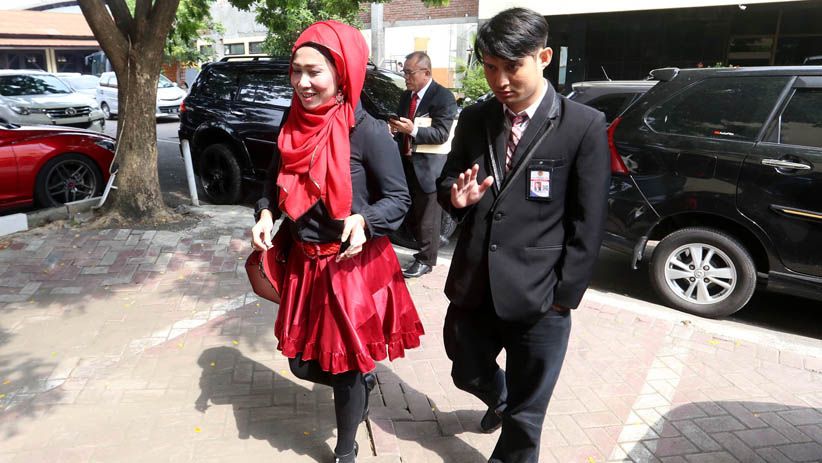 Datangi Polda Jatim, Tim Kuasa Hukum Vanessa Angel Menyatakan Mundur - Bagian 3