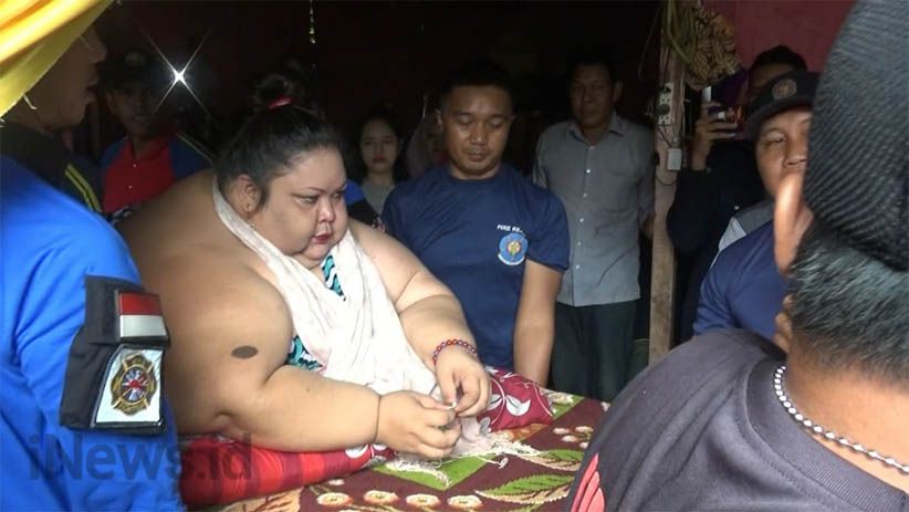 Jebol Jendela Rumah, Begini Proses Evakuasi Perempuan Berbobot 350 Kg