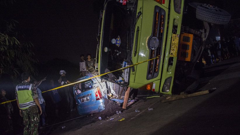 Sopir Minibus Terjepit 6 Jam setelah Tertimpa Truk di Sukabumi - Bagian 3