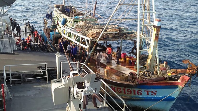 TNI AL Amankan Kapal Ikan Ilegal asal Vietnam di Kepulauan Natuna - Bagian 2