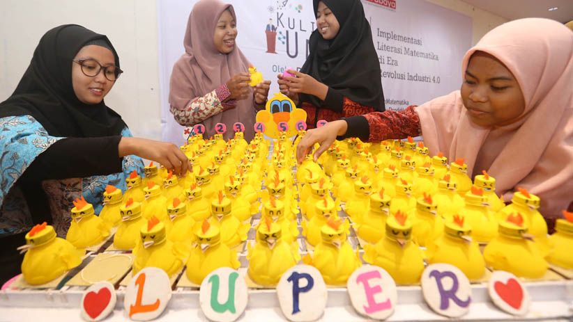 Mahasiswi UM Surabaya Buat Media Belajar Matematika dari Limbah Plastik - Bagian 1