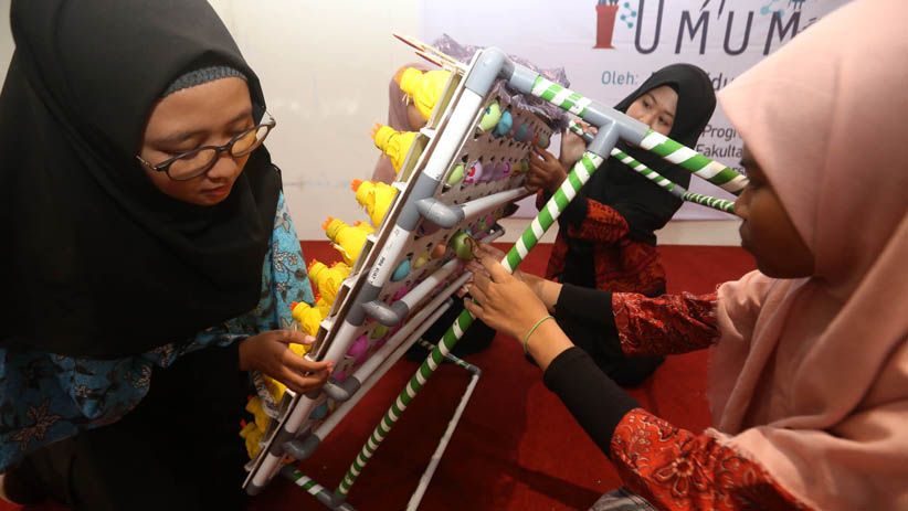 Mahasiswi UM Surabaya Buat Media Belajar Matematika dari Limbah Plastik - Bagian 3