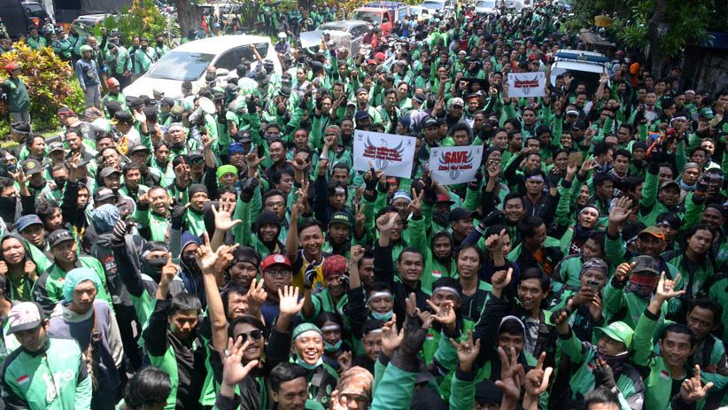 Ribuan Driver Ojek Online Gelar Aksi Solidaritas di PN Surabaya - Bagian 1