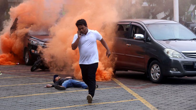 Tim Tanggap Darurat Pelindo III Evakuasi Korban Kecelakaan Beruntun - Bagian 3