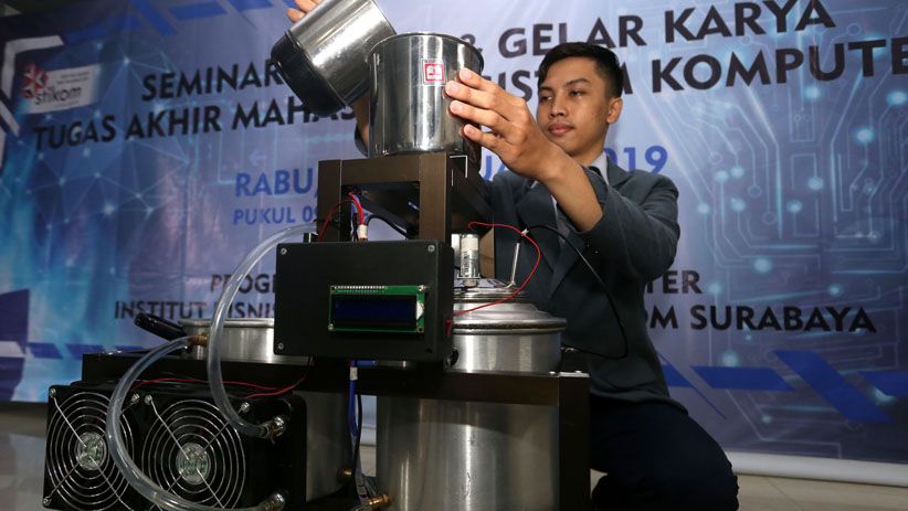Mahasiswa Stikom Surabaya Ciptakan Alat Pendingin Susu Otomatis - Bagian 1