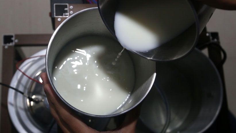 Mahasiswa Stikom Surabaya Ciptakan Alat Pendingin Susu Otomatis - Bagian 4