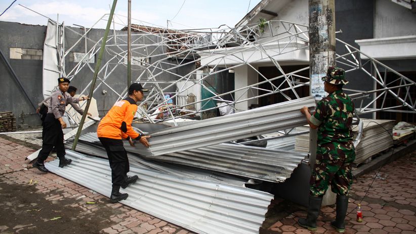 Dampak Puting Beliung di Sidoarjo, Puluhan Rumah Rusak Parah - Bagian 3