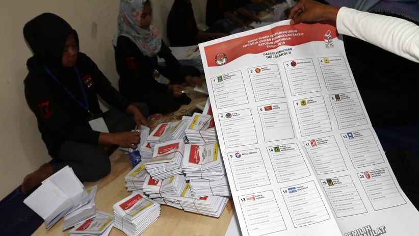 KPU Distribusi Perdana Logistik Pemilu 2019 ke Luar Negeri - Bagian 5