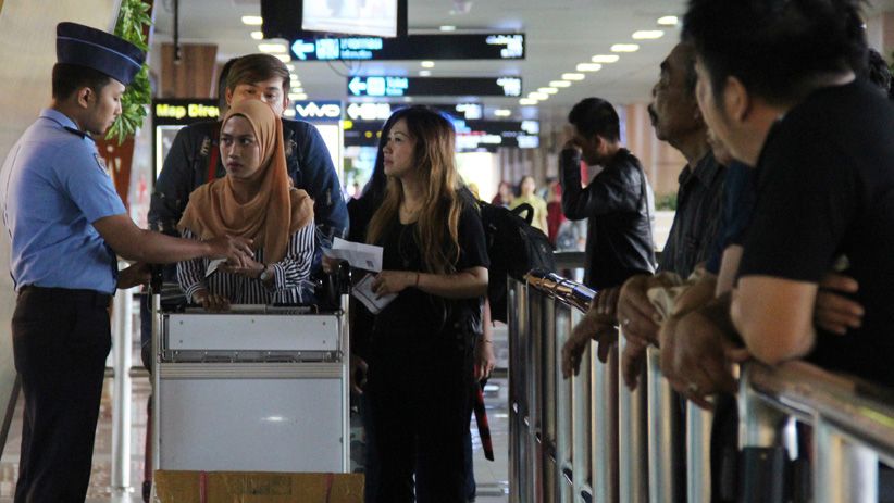 Pesawat Lion Air Berhasil Dievakuasi, Bandara Supadio Kembali Normal  - Bagian 3