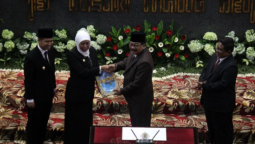 Soekarwo Serahkan Jabatan Gubernur Jatim ke Khofifah Indar Parawansa - Bagian 1