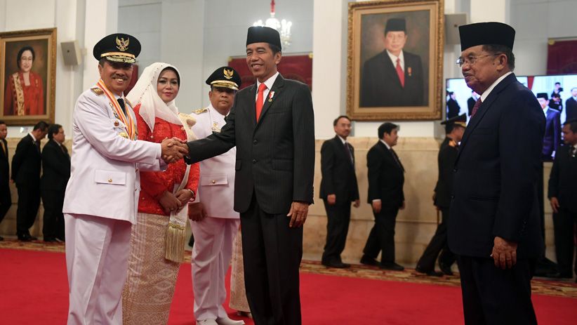 Presiden Jokowi Lantik Gubernur Riau Syamsuar - Bagian 1