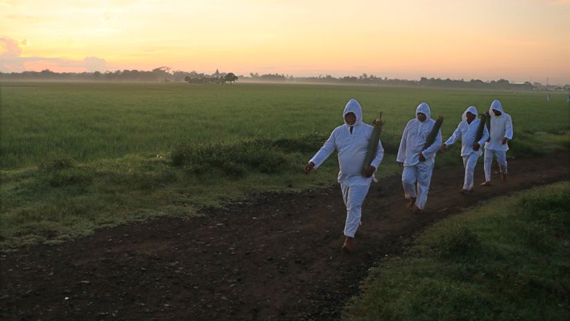 Mapag Tamba, Ritual Penyiraman Air Suci ke Sawah Warga Indramayu - Bagian 1