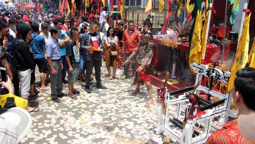 Ramaikan Festival Cap Go Meh, Ribuan Warga Padati Season City - Bagian 7