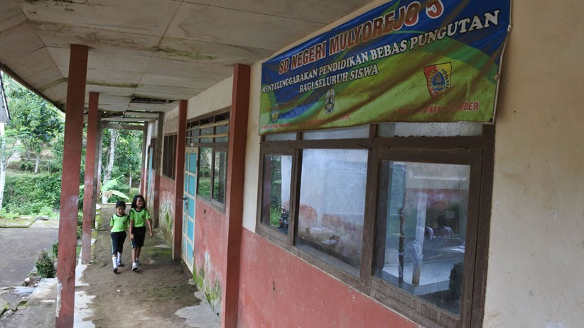 Potret Siswa SDN Mulyorejo 05 Belajar di Sekolah yang Rusak - Bagian 3