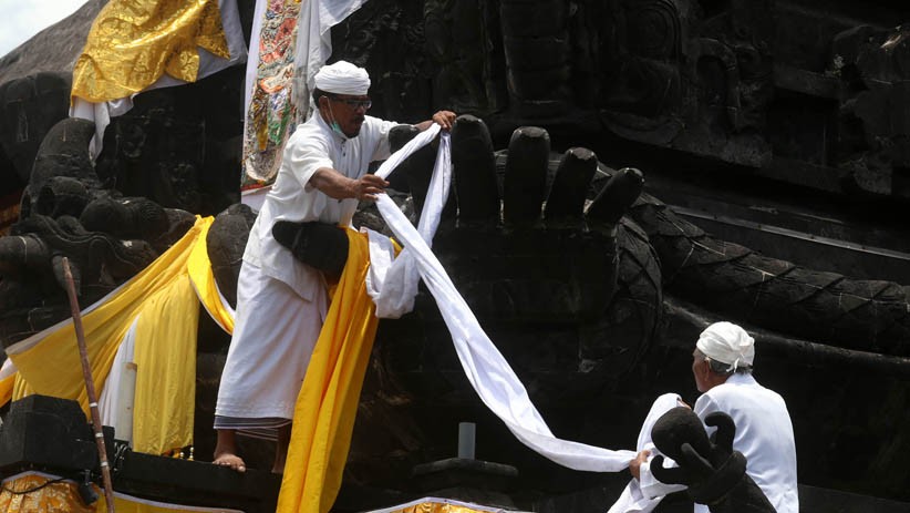 Jelang Melasti, Pura Agung Jagad Karana Berhias - Bagian 3