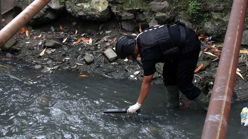 Penemuan Granat di Sungai Bikin Heboh Warga Surabaya - Bagian 6