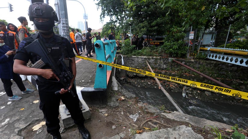 Penemuan Granat di Sungai Bikin Heboh Warga Surabaya - Bagian 4