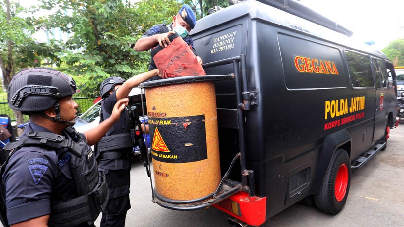 Penemuan Granat di Sungai Bikin Heboh Warga Surabaya - Bagian 3