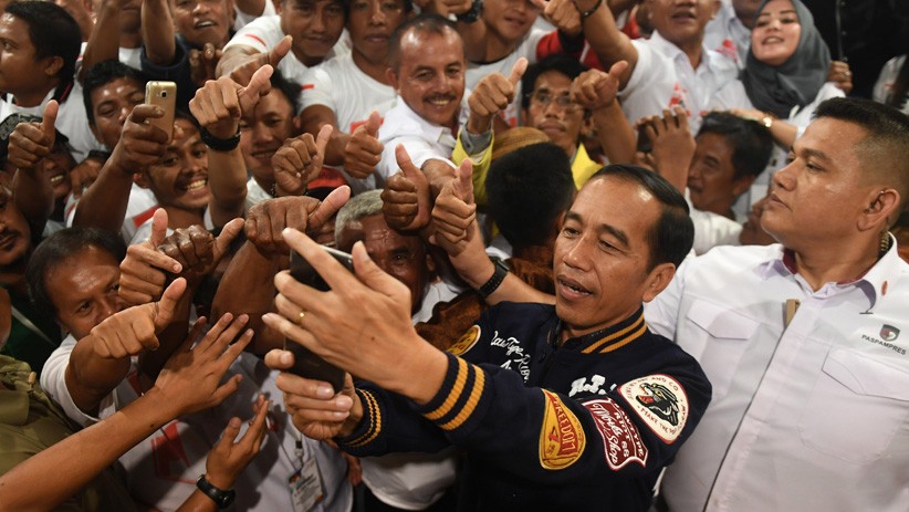 Presiden Jokowi Sapa Warga dan Pedagang Pasar Sentral Gorontalo - Bagian 4