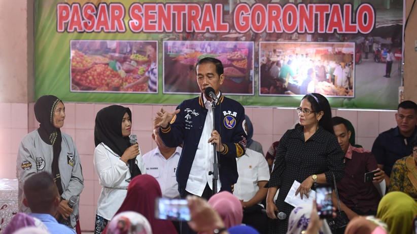 Presiden Jokowi Sapa Warga dan Pedagang Pasar Sentral Gorontalo - Bagian 3