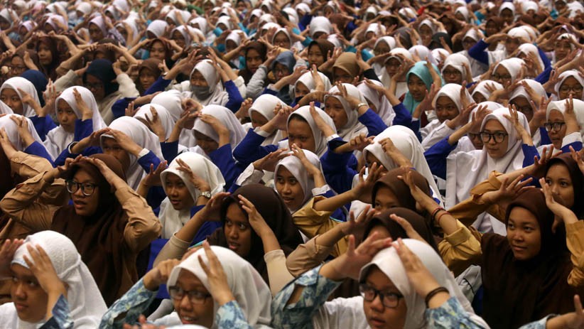 Gubernur Khofifah Motivasi Ribuan Pelajar Jelang Ujian Nasional - Bagian 4