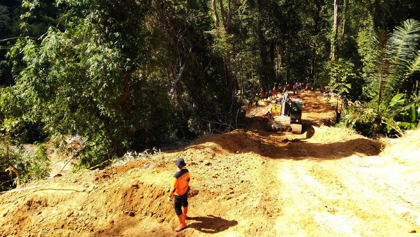 Basarnas Gali Jalur Evakuasi Korban Tambang Emas Longsor di Sulut - Bagian 3