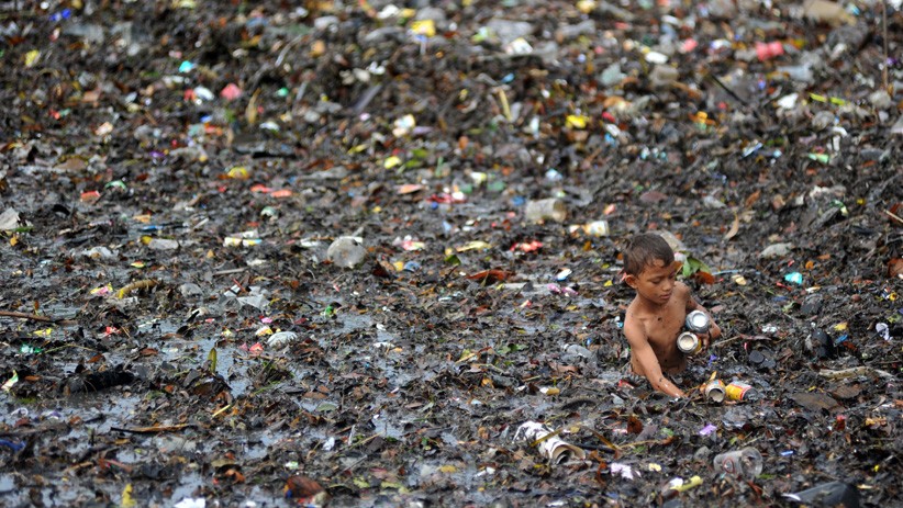 Tercemar, Pantai Muaro Lasak Padang Dipenuhi Sampah - Bagian 1