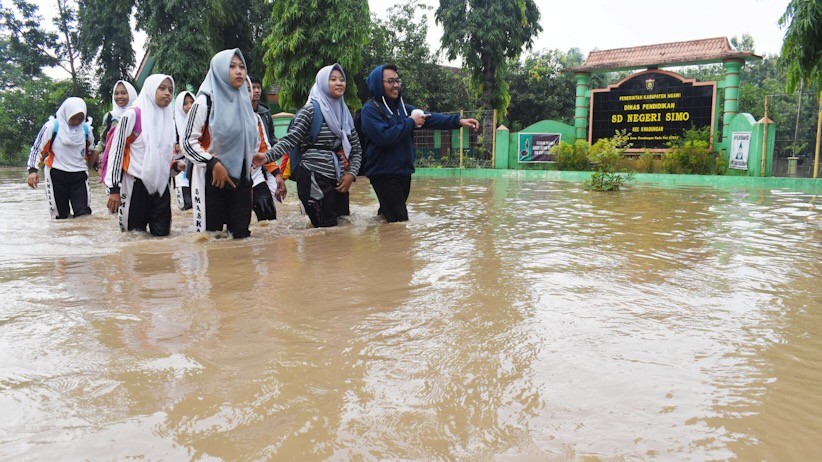 Sungai Madiun Meluap, Ratusan Rumah di Ngawi Terendam Banjir - Bagian 1