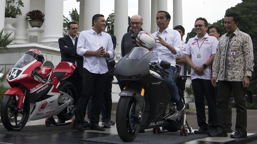 Bertemu CEO Dorna Sport, Presiden Jokowi Jajal Motor Balap - Bagian 1