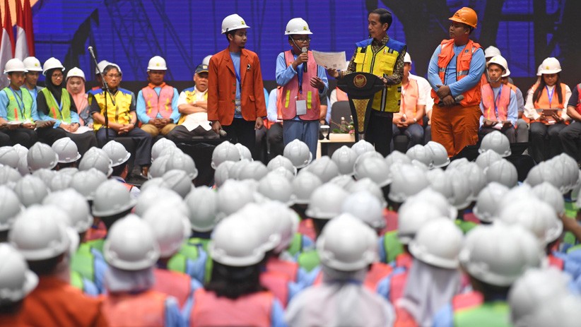 Presiden Jokowi Bagikan 16.000 Sertifikat Tenaga Kerja Konstruksi - Bagian 1