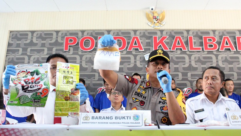 Polda Kalbar Gagalkan Penyelundupan 4 Kg Sabu dari Malaysia - Bagian 1