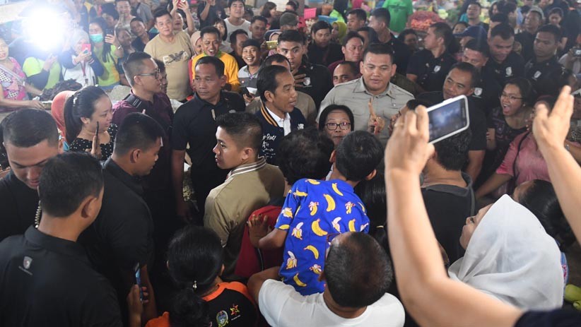 Blusukan ke Pasar Petisah Medan, Jokowi Dengar Keluhan Masyarakat - Bagian 3