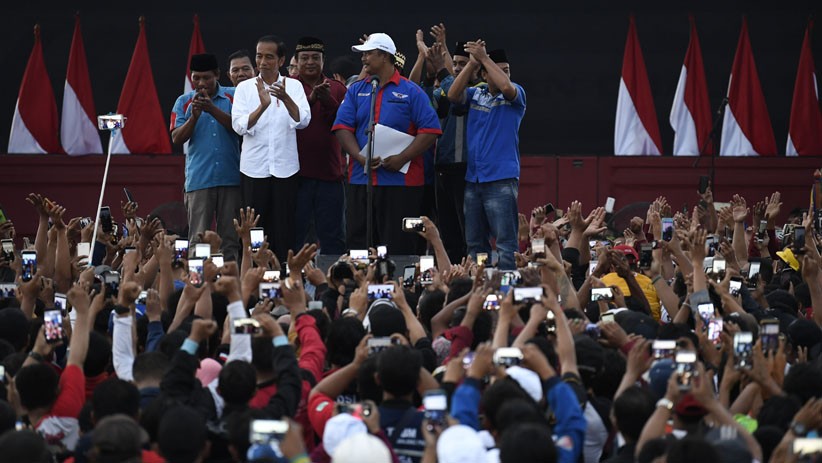 Presiden Jokowi Hadiri Deklarasi Pengemudi Truk Pelopor Keselamatan - Bagian 1