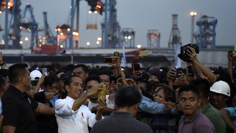 Presiden Jokowi Hadiri Deklarasi Pengemudi Truk Pelopor Keselamatan - Bagian 2