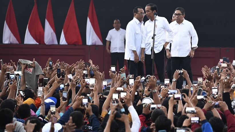 Presiden Jokowi Hadiri Deklarasi Pengemudi Truk Pelopor Keselamatan - Bagian 3