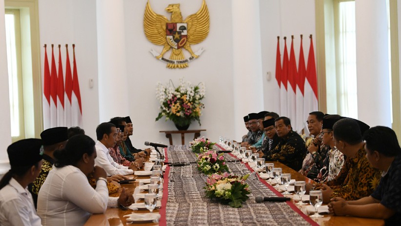 Presiden Jokowi Temui Ormas FBR di Istana Bogor - Bagian 1