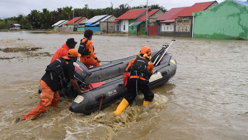 Banjir Bandang Tewaskan 89 Orang, Kawasan Sentani Masih Digenangi Air - Bagian 3