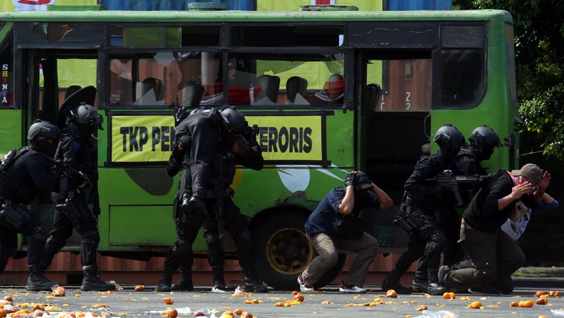 Amankan Pemilu 2019, TNI-Polri Gelar Simulasi Sispamkota - Bagian 3