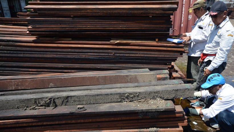 KLHK Sita 384 Kontainer Berisi Kayu Ilegal Asal Papua - Bagian 5