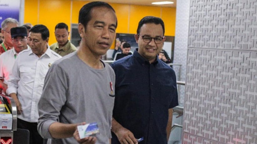 Naik MRT Jakarta, Penumpang Bayar Tiket Pakai JakCard Bank DKI - Bagian 2