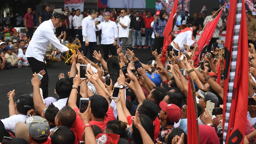 Ribuan Pendukung Sambut Jokowi saat Kampanye Terbuka di Banyuwangi - Bagian 2