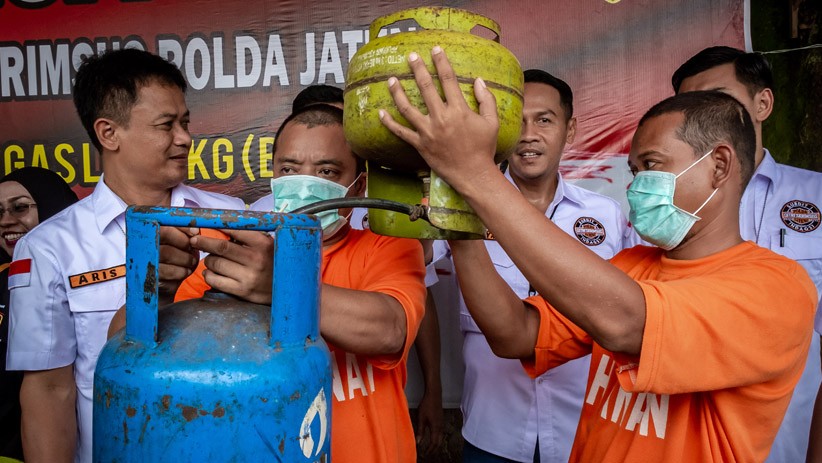 Polda Jateng Ungkap Kasus Elpiji Oplosan Beromzet Ratusan Juta Rupiah - Bagian 1
