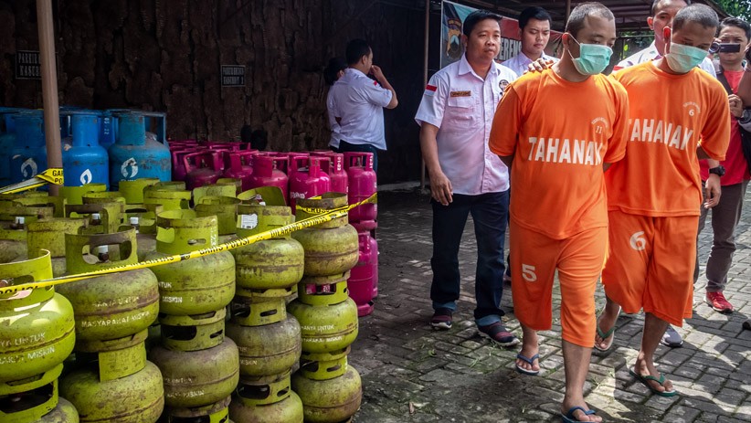 Polda Jateng Ungkap Kasus Elpiji Oplosan Beromzet Ratusan Juta Rupiah - Bagian 3