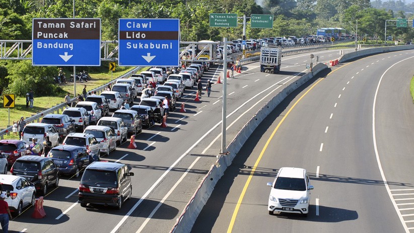 Libur Isra Mi'raj,  Arus Lalu Lintas Jalur Puncak Macet Panjang - Bagian 2